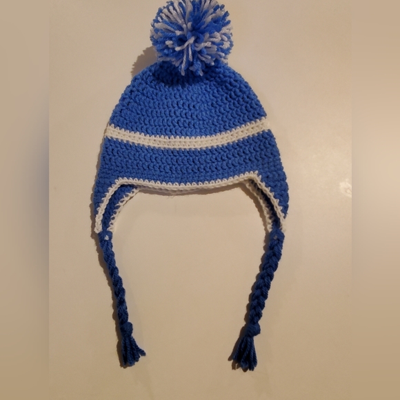 Toddlers blue and white hand crochet hat and scarf set - Picture 5 of 6